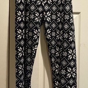 Cuddl Duds Black and White Patterned Leggings